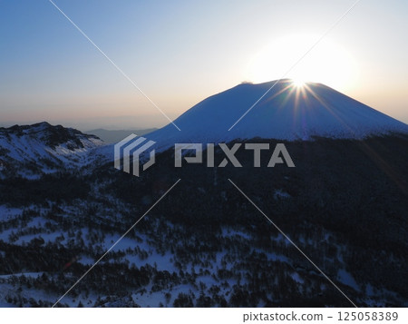 A long streak of light about one minute after the Spring Diamond Asama appears (with ghost image, 20250405055612) 125058389