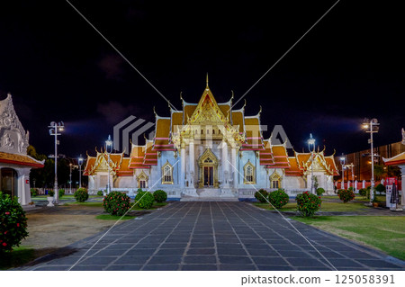 Wat Benchamabophit Dusitwanaram artistic landmark in Bangkokat night time 125058391