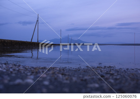 Nagabeda Seaside Road enveloped in the silence of early morning 125060076