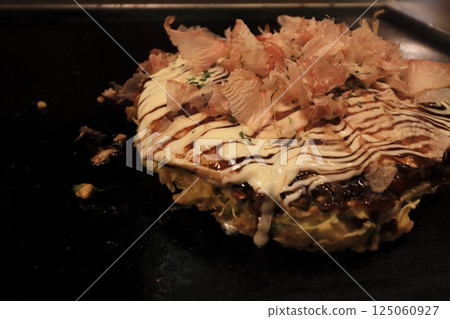 Osaka's Okonomiyaki: Softly cooked okonomiyaki 125060927