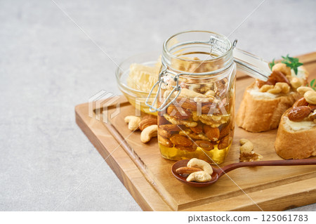 Honey-soaked nuts | Walnuts, almonds, cashews Honey-soaked nuts | Walnuts, almonds, cashews 125061783