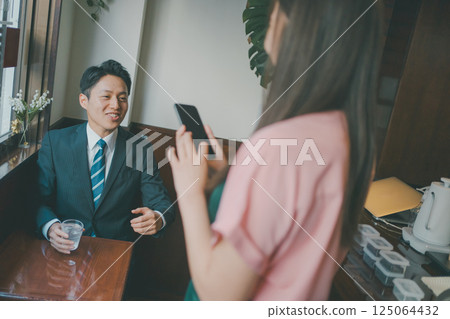 餐廳 飯店 女服務員 125064432