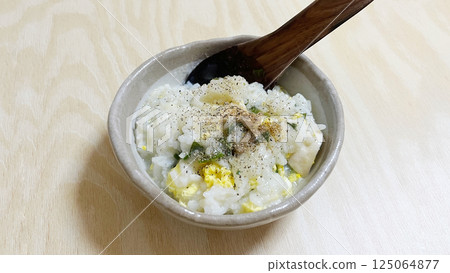 Rice porridge with chicken, green onions, and eggs Rice porridge with chicken, green onions, and eggs 125064877