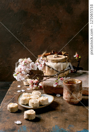 Japanese Tea Ceremony with Cherry Blossoms 125065558