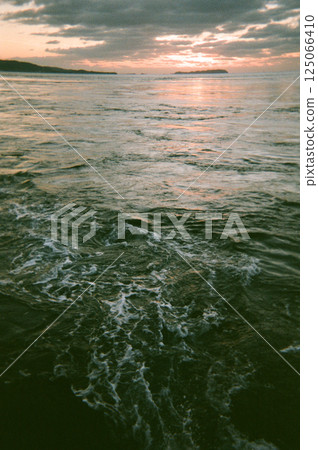 Sunset in Sezumesaki, Hayasaki Strait, Nagasaki, Kuchinotsu 125066410