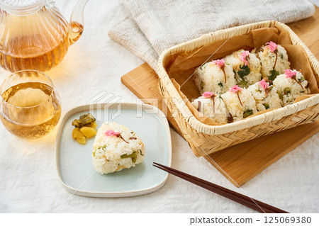 Spring mixed rice balls decorated with salted cherry blossoms Spring mixed rice balls decorated with salted cherry blossoms 125069380