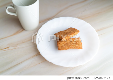 白盤上的烘焙食品① 白盤上的烘焙食品① 125069473