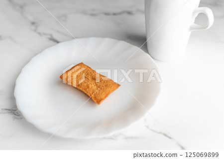 Baked goods and white mug ⑥ 125069899