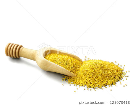 Fennel Pollen (Foeniculum vulgare) Golden-yellow fennel pollen with a sweet, licorice-like taste, used as a seasoning or garnish for various 125070418