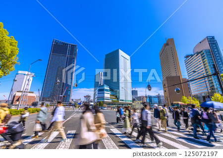 Yokohama cityscape in Japan in April. Inbound tourists... Nipponmaru intersection in front of Sakuragicho Station. Sakuragicho Station is on the right. (14th) 125072197