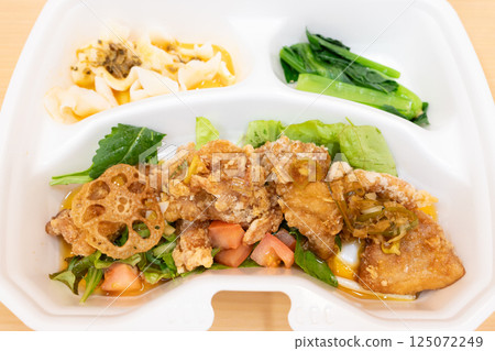 Delicious fried chicken lunch box Delicious fried chicken lunch box 125072249