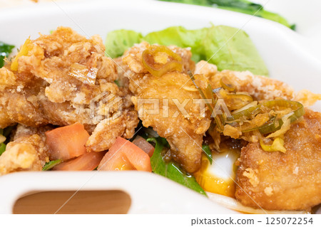 Delicious fried chicken lunch box Delicious fried chicken lunch box 125072254