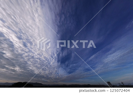 A refreshing morning in the southern sky with a variety of clouds spreading out radially, ultra-wide-angle, sky-focused, 240718am A refreshing morning in the southern sky with a variety of clouds spreading out radially, ultra-wide-angle, sky-focused, 240718am 125072404