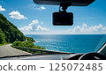 輕鬆的駕駛，從車內欣賞壯麗的山脈、波光粼粼的藍色大海和天空 125072485