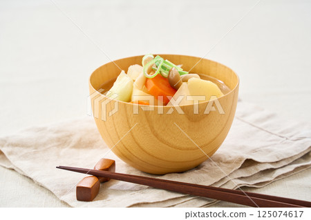 Miso soup with plenty of vegetables and other ingredients Miso soup with plenty of vegetables and other ingredients 125074617