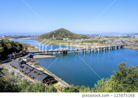 Igiyama and the Kiso River Line Bridge as seen from Inuyama Castle in Inuyama City Igiyama and the Kiso River Line Bridge as seen from Inuyama Castle in Inuyama City 125075168