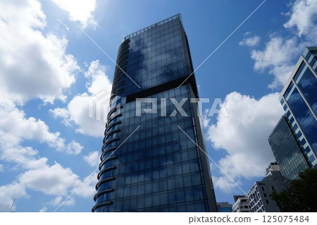 High-rise buildings in downtown Sydney, Australia 125075484