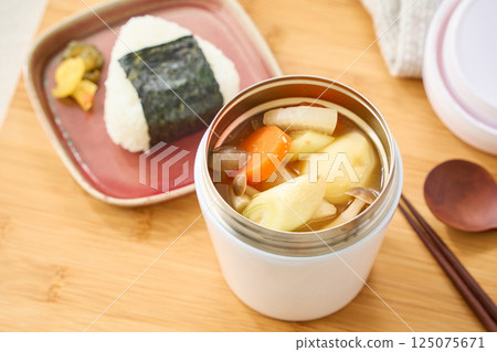 Hot miso soup and rice balls for lunch in a soup jar Hot miso soup and rice balls for lunch in a soup jar 125075671