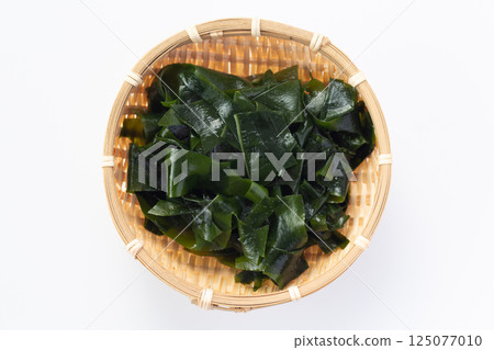 Raw seaweed 125077010