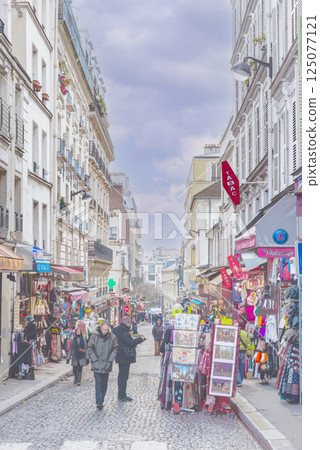 Paris street corner Montmartre 125077121