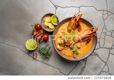 Tom Yam kung Spicy soup Tom Yam kung Spicy soup 125078600