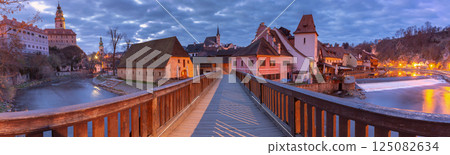 Historical center and the Vltava river in Cesky Krumlov, Czech Republic 125082634