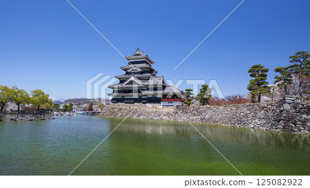 National treasure Matsumoto Castle reflected in the moat National treasure Matsumoto Castle reflected in the moat 125082922