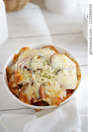 Eggplant and tomato gratin Eggplant and tomato gratin 125084028