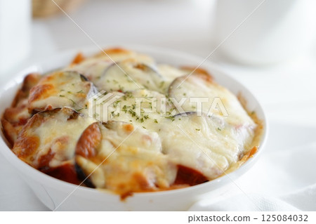 Eggplant and tomato gratin 125084032