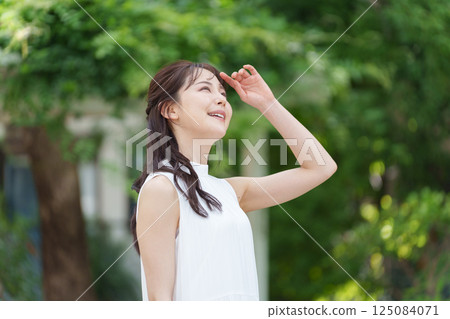 A smiling woman in nature A smiling woman in nature 125084071