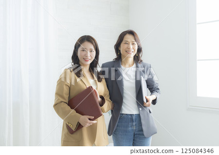 兩個女商人 125084346