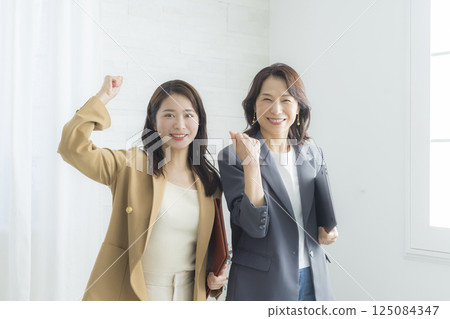 兩個女商人 125084347
