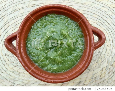 墨西哥菜：Salsa verde（綠色醬汁） 125084396