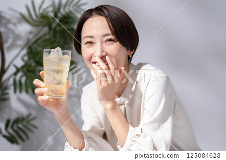 Woman drinking highball 125084628