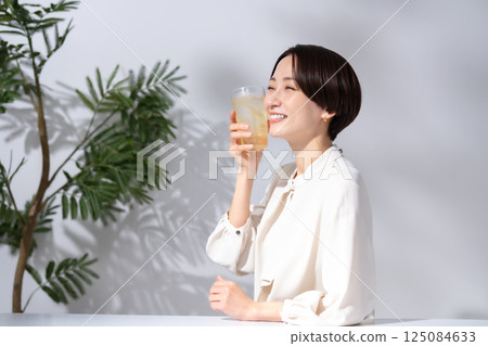 Woman drinking highball 125084633
