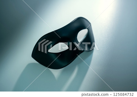 Black mask 125084732