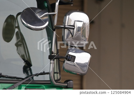 卡車側鏡圖像 卡車側鏡圖像 125084904