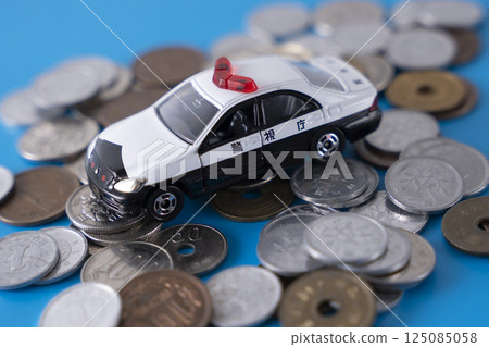 警車在錢幣現金之上 警車在錢幣現金之上 125085058