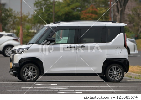 White light car image White light car image 125085574