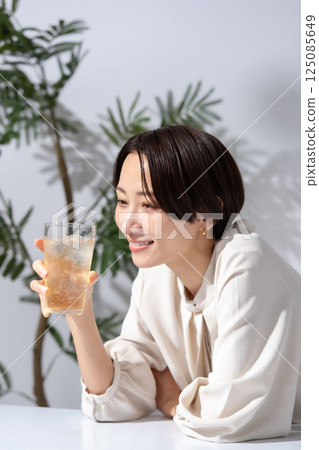 Woman drinking highball 125085649