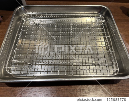 Metal tempura tray, oil drainer 125085778