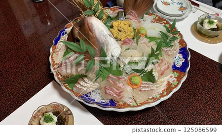 sumptuous seafood 125086599