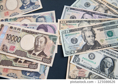 Japanese Yen (new banknotes) and US Dollars 125086626