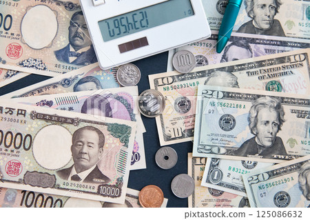 Asset formation: Japanese yen (new banknotes) and US dollar 125086632