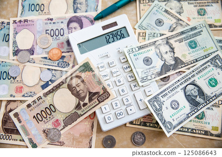 Asset formation: Japanese yen (new banknotes) and US dollar Asset formation: Japanese yen (new banknotes) and US dollar 125086643