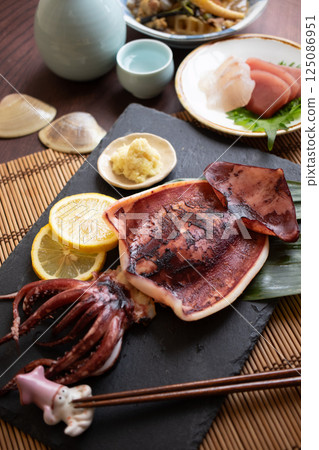 Grilled squid dried overnight (2) 125086951