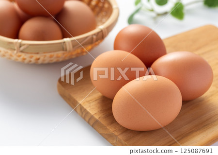 red egg 125087691