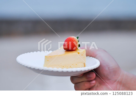 cheesecake with strawberry topping , cheese cake cheesecake with strawberry topping , cheese cake 125088123