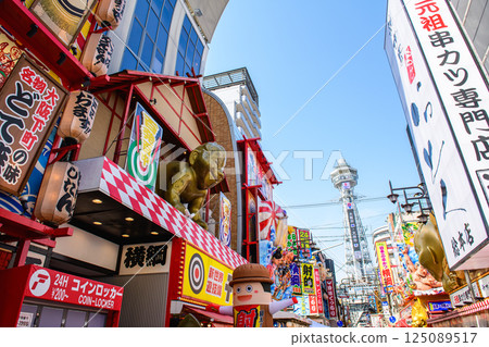 Image of Osaka downtown: Tsutenkaku and Shinsekai 125089517