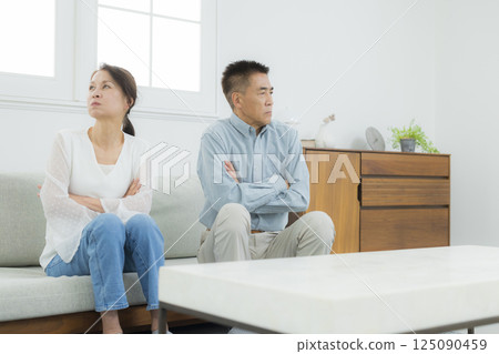 Senior couple fighting in the living room 125090459